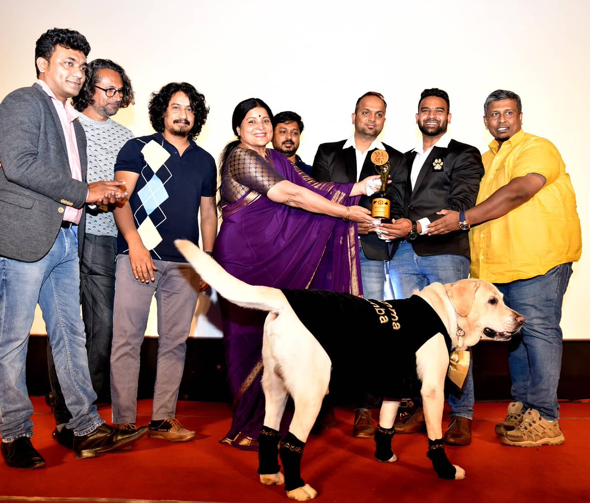 CINIMIRROR's tweet photo. Chandanavana Film Critics Academy Awards 2021
For the First time in the history of Cinema Awards, An Award for Best Non-Human Actor is presented to #Simbaa for #NaanuMathuGunda
#CFCAAwards #ChandanavanaFCAAwards #kannadamovies https://t.co/QVCokj6nUh