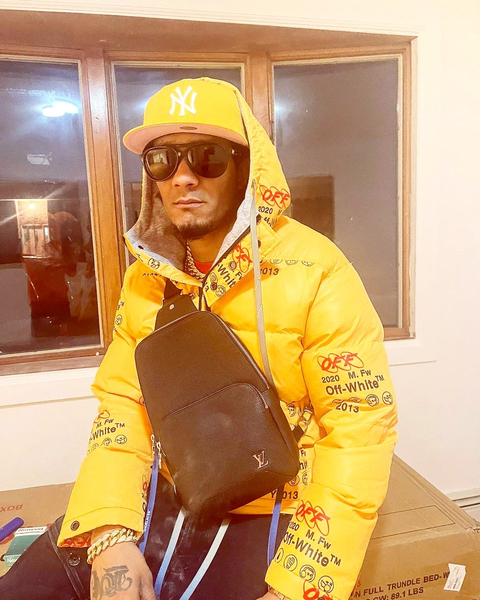 dominiquichy's tweet image. Mi gente lo que viene es 🔥 toy en el studio grabando 🤫😝 viene mucha #musica 🎶 #Dominiquichy #StackFlow