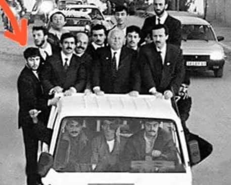 Turuncu ok ile gosterilen Istanbul yeni il baskani Osman Nuri Kabaktepe.
Rahmetli Erbakan Hoca'nın pikapına sığdırdığı bu bir avuç insan buğün dünyaya sığmıyor. <a href="/osmannnurika/">Osman Nuri Kabaktepe</a> hayırlı olsun!
