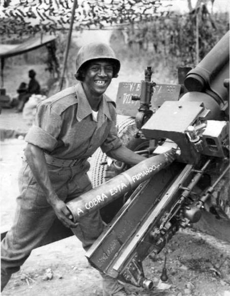 anapaulahenkel's tweet photo. Celebramos hoje a espetacular Força Expedicionária Brasileira que, em 21/02/1945, tomou Monte Castello e ajudou a libertar o mundo no Nazismo. Respeito e admiração aos quase 25 mil heróis brasileiros que lutaram pela incansável defesa da liberdade. 💚💛💙🐍 #ACobraFumou https://t.co/lux7fSMKl6
