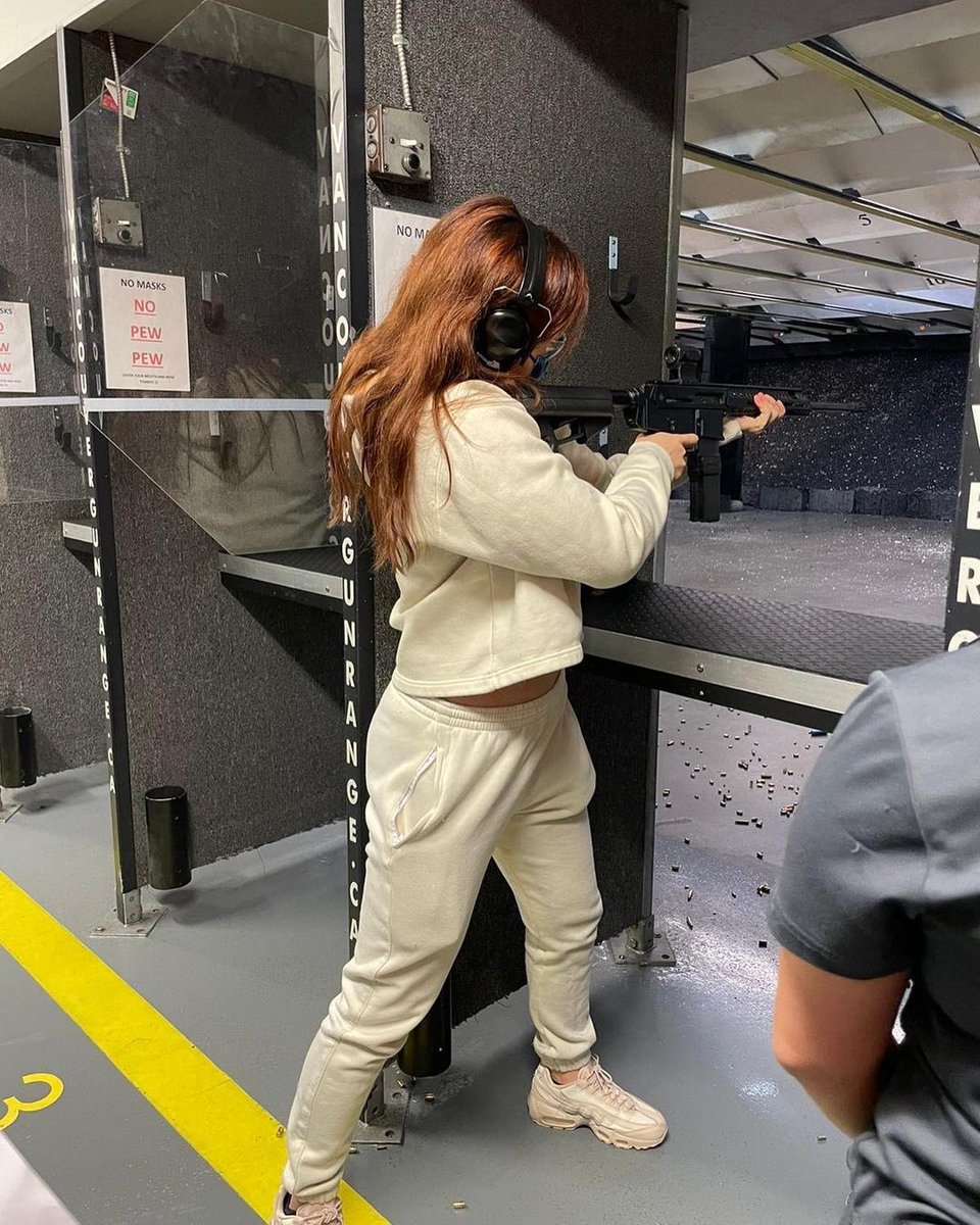 DVCGunRange's tweet image. The personal trainers from Fitness World Cambie came here to shoot! 💥

📸 @evecfit 

#vangunrange #tourismbc #wearetourism  #exploreBC #exploreVancouver #gunrange #pewpew #guns #gunsofinstagram #vancouverbc #thingstodoinvancouver #fitness #wk180c #shotgun