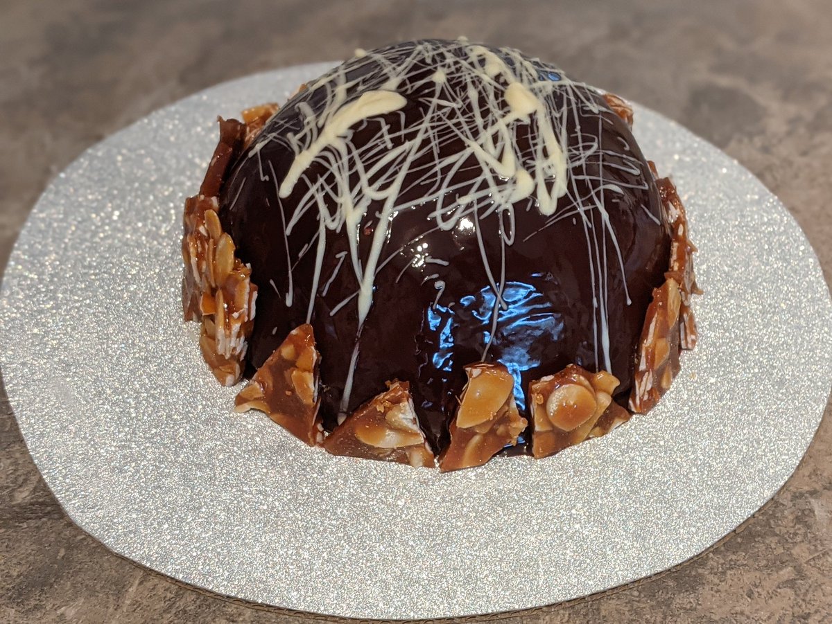 dk_know's tweet image. This is @stephiblackwell 's cho-fee bombe. It consists of
-Jaconde Sponge
-Coffee Bavarois
-Chocolate Mousse
-Chocolate Mirror Glaze
-Almond Brittle

I made this over the weekend, Steph made it in a ridiculous time of 2.5 hours in the tent

#GBBO #Baking
 instagram.com/p/CLkLAayHFo7/…