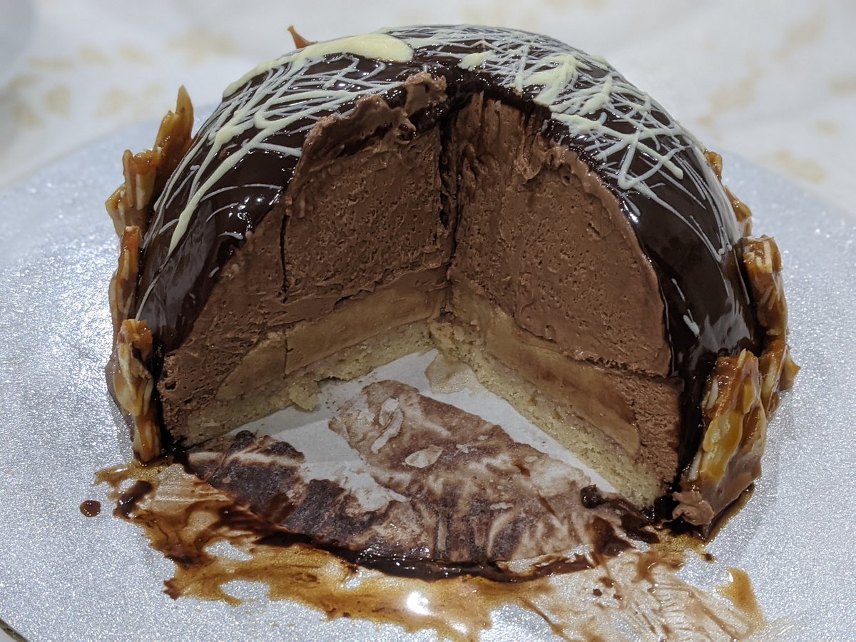 dk_know's tweet image. This is @stephiblackwell 's cho-fee bombe. It consists of
-Jaconde Sponge
-Coffee Bavarois
-Chocolate Mousse
-Chocolate Mirror Glaze
-Almond Brittle

I made this over the weekend, Steph made it in a ridiculous time of 2.5 hours in the tent

#GBBO #Baking
 instagram.com/p/CLkLAayHFo7/…
