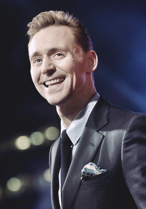 TomTheNextLevel's tweet photo. #SmileSunday #TomHiddleston #BecauseThatFace #MyEdits https://t.co/Vr4A8fvfwG