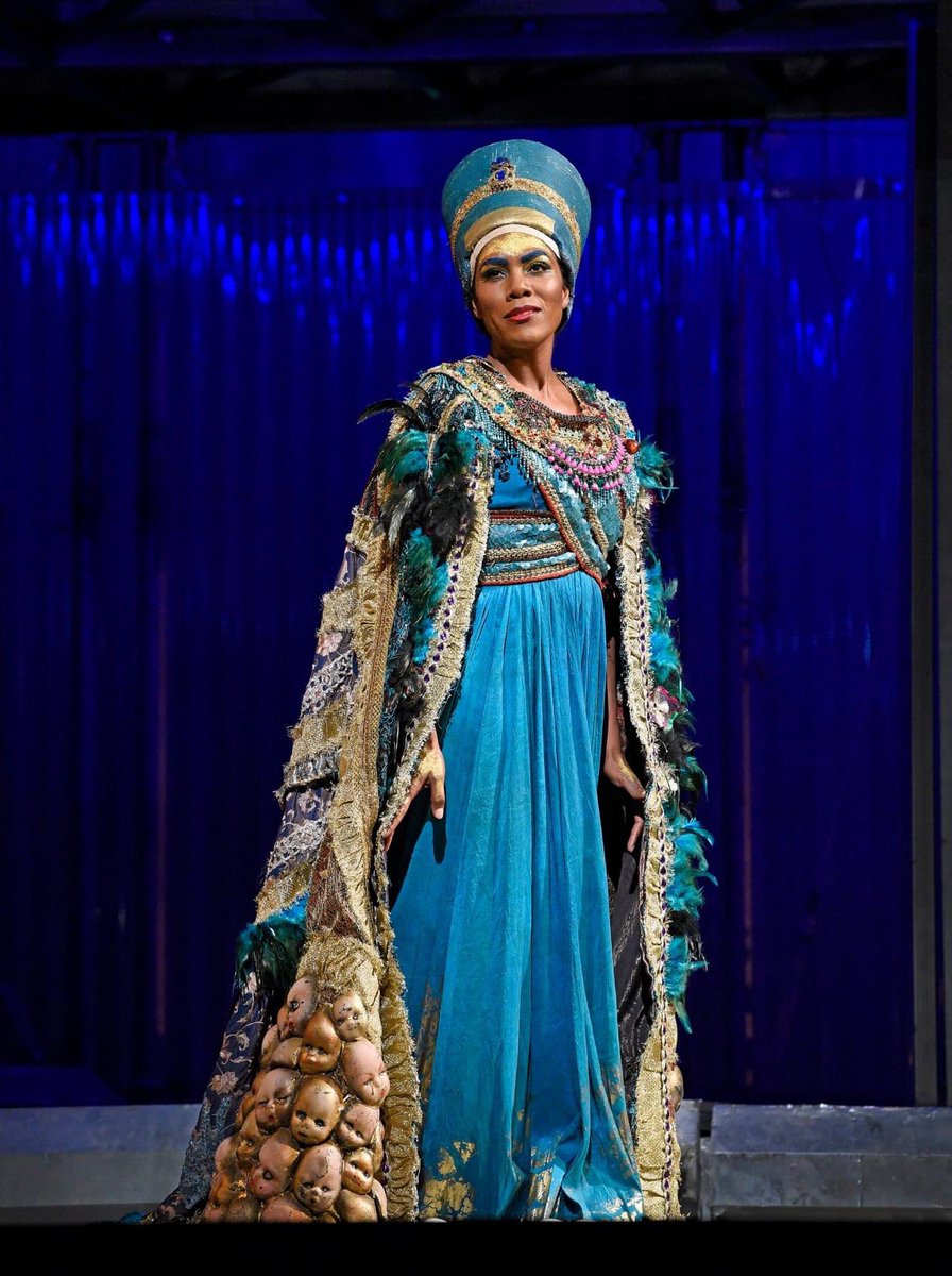 OperaLighthouse's tweet image. 2day we celebrate American mezzo-soprano @jnaibmezzo J’Nai Bridges, known 4 her “plush-voiced mezzo-soprano” (The New York Times)! Did u know that the drop dead gorgeous J’nai is also a (basket) baller?! 👏🏾 🏀 photo: Karen Almond