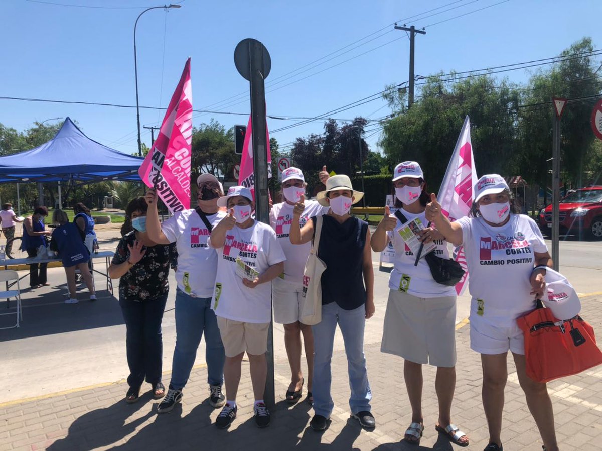MarceSanJoaquin's tweet photo. Hablar sobre los puntos prioritarios es fundamental para construir el #SanJoaquín que soñamos, es por eso que este domingo recorrí las ferias de la comuna 😊
#sanjoaquíncrece #votainformado #MarcelaCortésAlcaldesa #tiempodemujer #vota #SanJoaquín https://t.co/XZVIy2socN