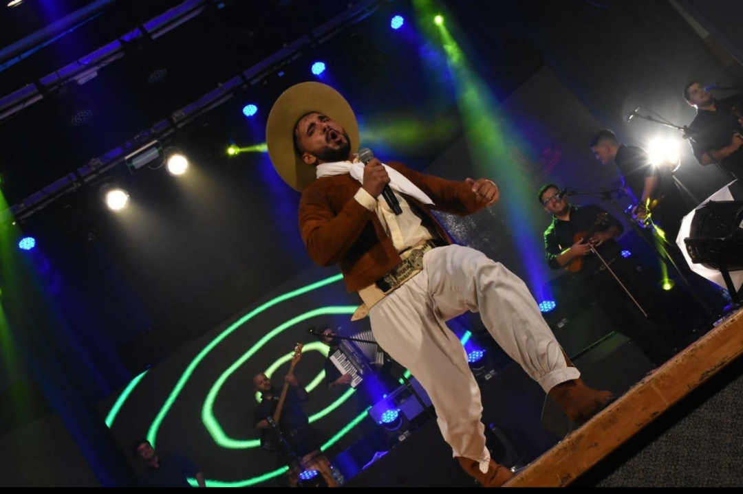 norteticket's tweet photo. SOLD OUT
.
Anoche Lázaro Caballero brilló en Jujuy, ante un teatro completo.
.
.
Comprá en https://t.co/87vIKyO84E. Entrá Seguro. https://t.co/EMEl2EDQed