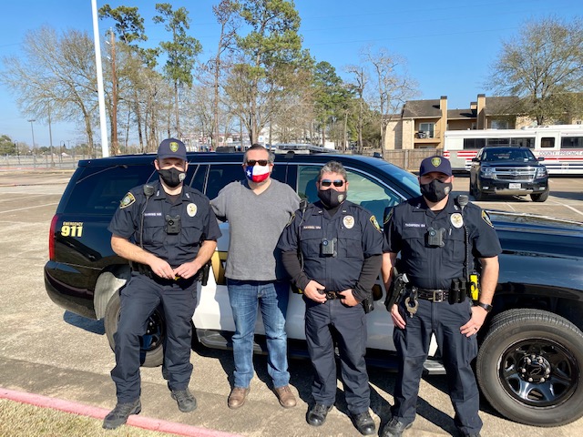 SenTedCruz's tweet photo. Served some delicious #Houston bbq to @FirefightersHOU, @IAFFNewsDesk, &amp; local law enforcement yesterday with @TheNew93Q to thank our first responders following these unprecedented snow storms. https://t.co/vn396kTgFR