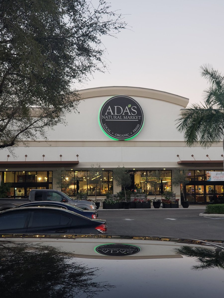 CryptoBronco's tweet photo. $HCMC just checked out one of their organic markets today in Ft Meyers. 🛒

Great looking store, very friendly staff, and competitive pricing vs Wholefoods. 

Lots of sales and bogo deals and they have fresh prepared meals. Great selection of CBD products and vitamins too 📈 https://t.co/hx1V4lpB3q
