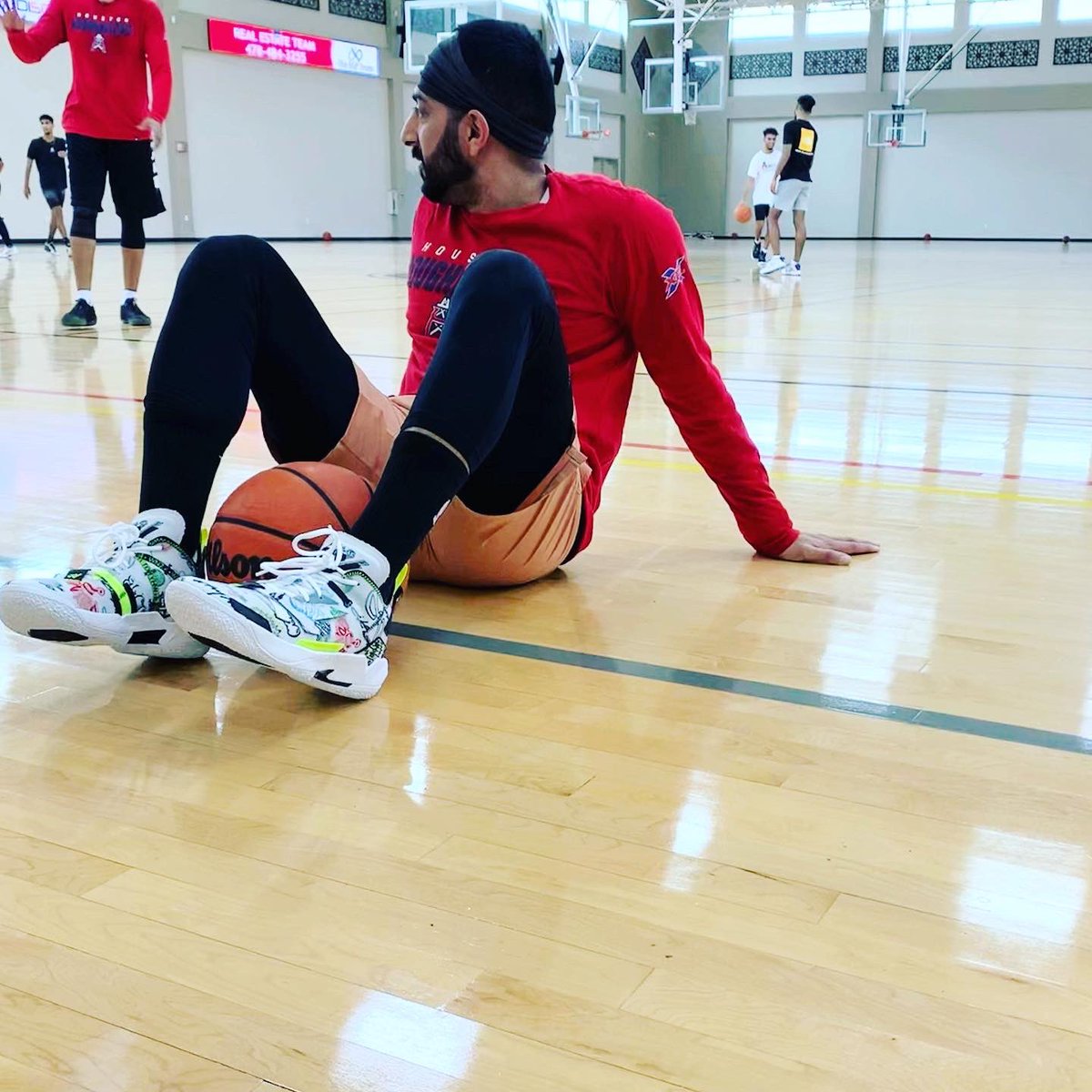 The_Raheel's tweet image. Yoooo these @russwest44 #WhyNot #Zero4 are beasts on the court! 

Much ❤️❤️ @Jumpman23