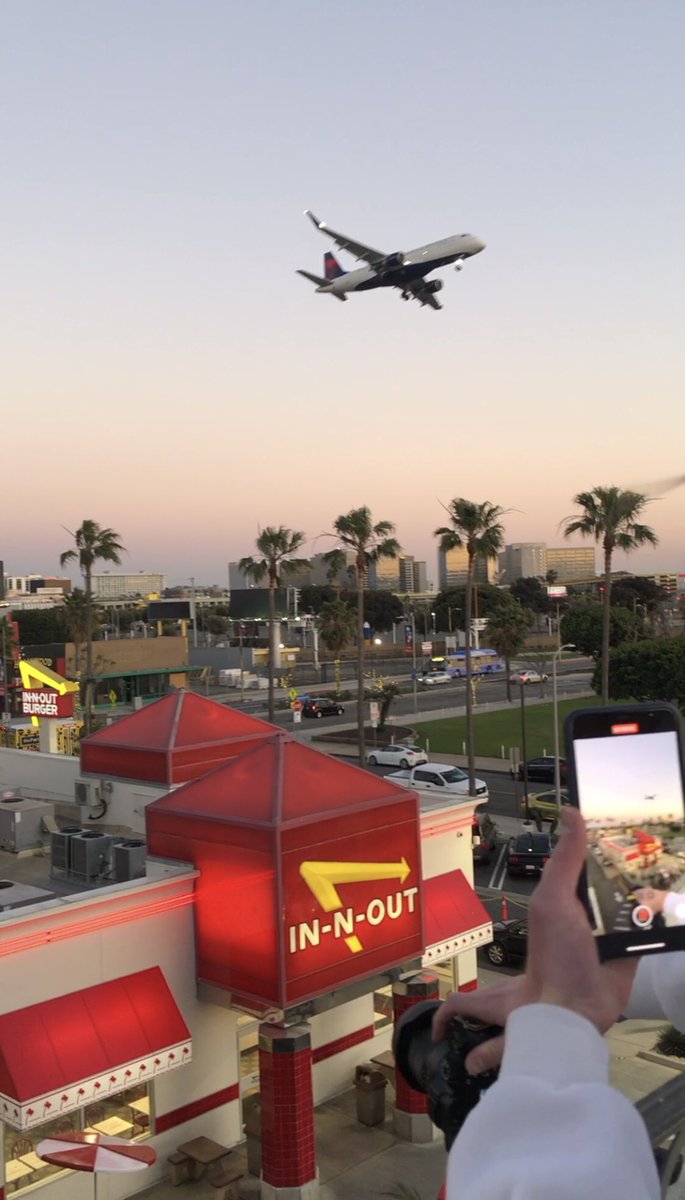 jordanhexem's tweet image. The location         Vs        The shot