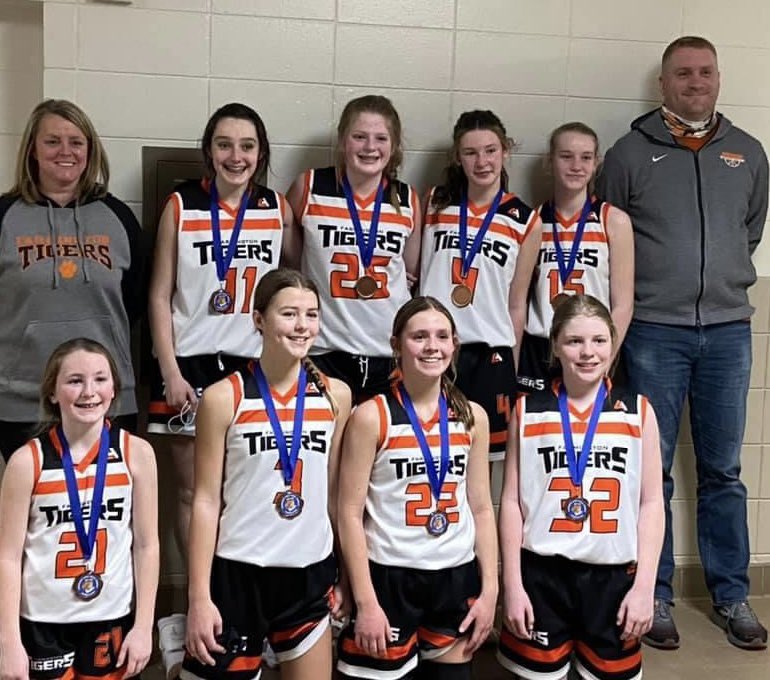 LoloElse's tweet image. Our 7A girls went 2-1 today taking home Consolation Champs in Woodbury. Only loss was by 3 pts to #3 ranked team in state!  These girls played hard! @TigerCoachSarge @FYBAtigerhoops @FHS_gbball