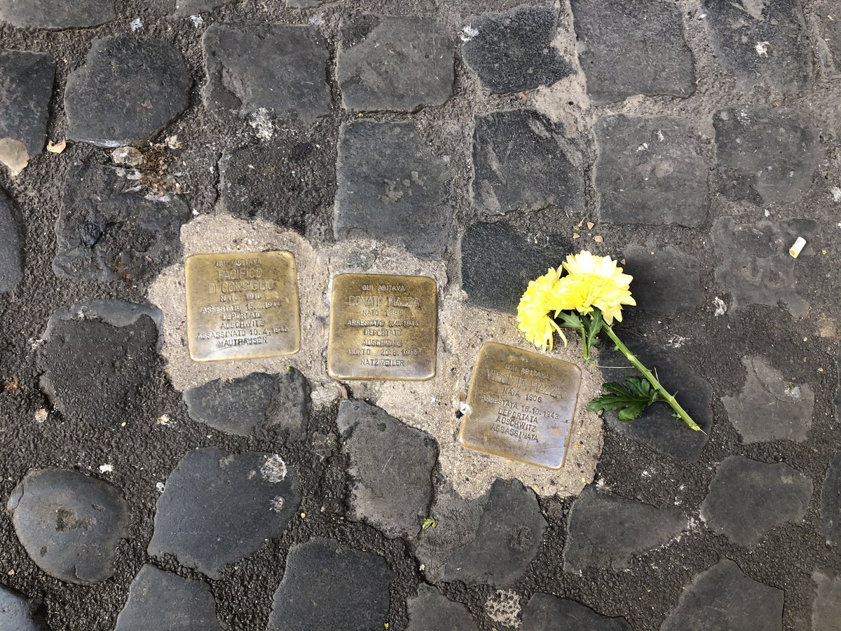 Today we went for a walk in the Jewish quarter in #Rome.  Someone had put a flower on the stumbling stones in memory of the victims of the nazis.  Here some of the stones in Via della Reginella.  there were so many yellow flowers along the street! So many lives  destroyed