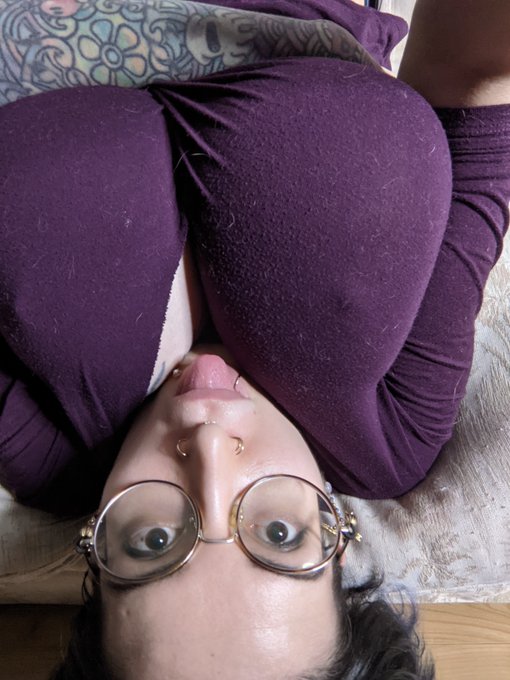 Ready to self #motorboat! Soon I'll be able to die in my own boobs! https://t.co/lhPJZsWZzY #biglips<a href="/tag/motorboat"class="tags">#motorboat</a><a href="/tag/lingerie"class="tags"><span>#lingerie</span></a><a href="/tag/hot"class="tags"><span>#hot</span></a><a href="/tag/roses"class="tags"><span>#roses</span></a><a href="/tag/sideboobs"class="tags"><span>#sideboobs</span></a><a href="/tag/inkedgirl"class="tags"><span>#inkedgirl</span></a><a href="/tag/tattoos"class="tags"><span>#tattoos</span></a>