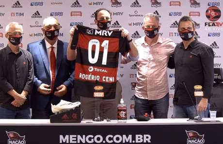 Ebinho07's tweet photo. Hoje eu sou #RC01!!!🇾🇪
Pra cima deles Mengo!!!
#Brasileirão2020
#VamosFlamengo
#RogerioCeni
#Flamengo
#MITO01
#VamosSãoPaulo https://t.co/4dQHQmT0DL