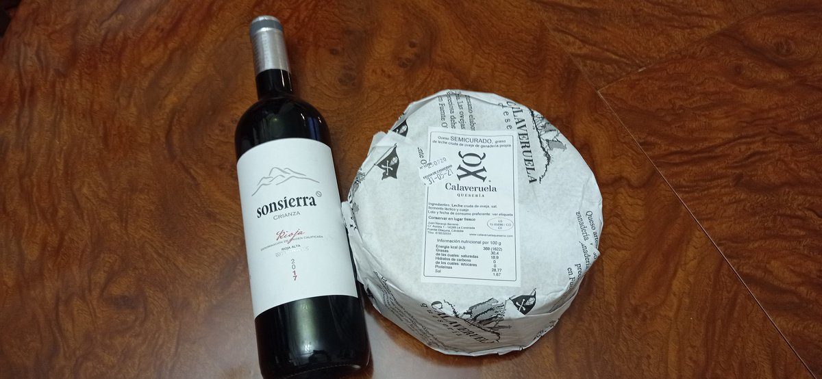 KarMeLa (@aquisolodepaso) on Twitter photo Con un buen queso y un buen vino no hay difícil camino <a href="/calaveruela/">CALAVERUELA quesería</a>
Chimpún y al lío Con un buen queso y un buen vino no hay difícil camino <a href="/calaveruela/">CALAVERUELA quesería</a>
Chimpún y al lío