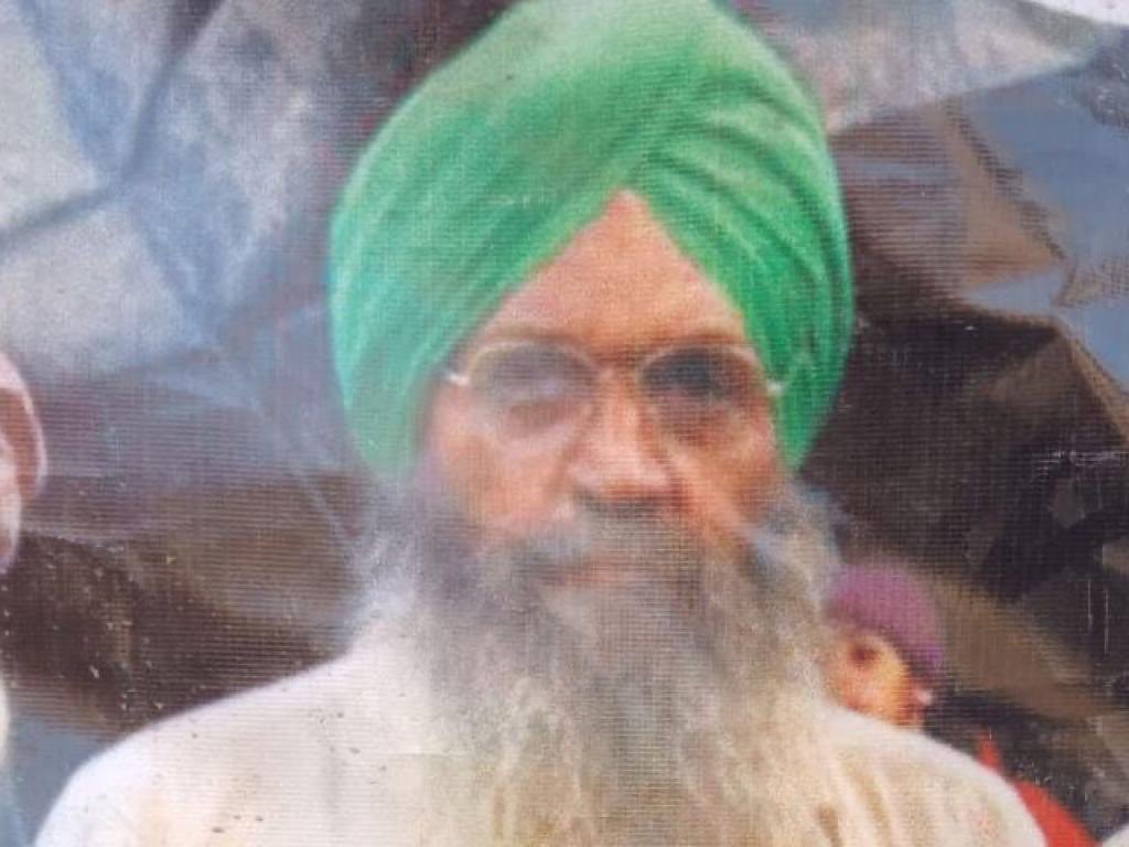 YassiYatt's tweet photo. 60yr old Sukhmandir Singh passed away at Tikri Border a couple of weeks back due to heart attack. Sukhmandir Singh was present at Tikri since Dec 3rd, 2020. He belonged to village Dhoorkot, of district Ransingh in Moga. RIP
#ModiIgnoringFarmersDeaths https://t.co/uGWQQnE7As