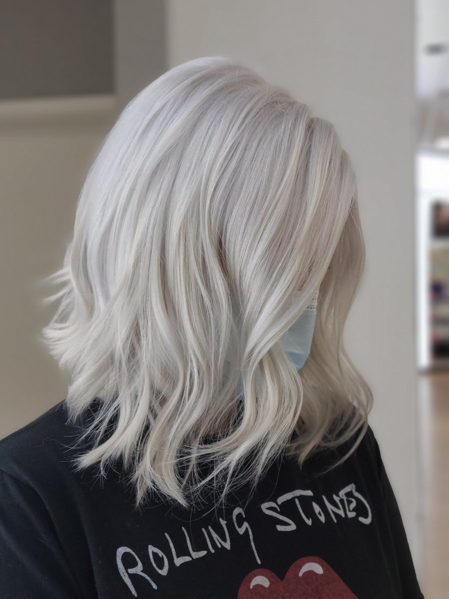 Ice blonde using @WellaPro #blondor and toned with pale platinum permanent toner

#iceblondehair 
#iceblonde
#icyhair
#wellaprofessional 
#wellablondor