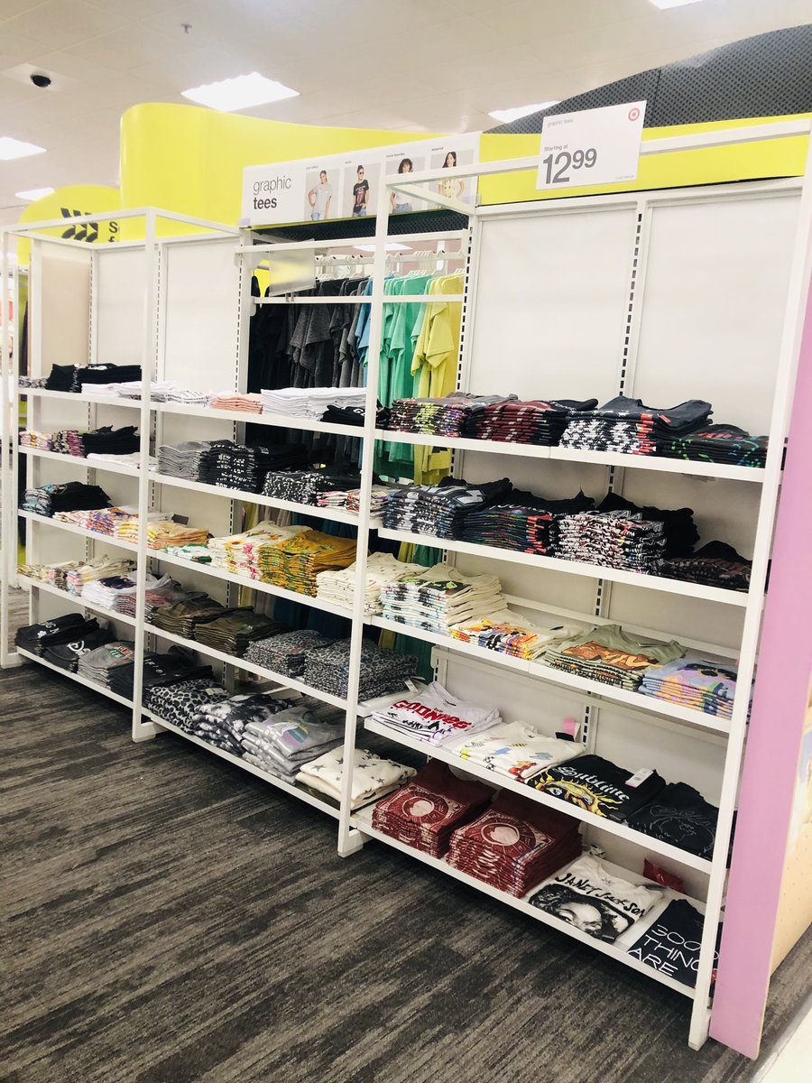 This winter cold has nothing on these crisp folds! Shout out to T1101’s RTW Closer Brooke for her magic! ❄️