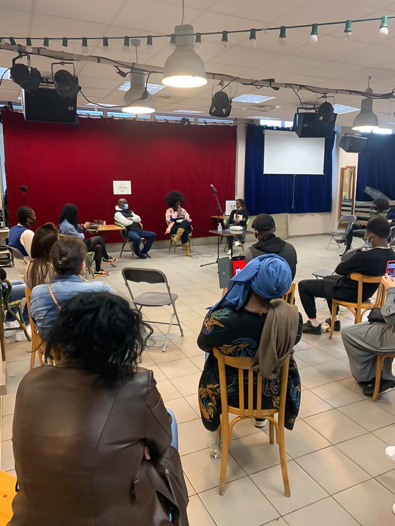MarianneCouleur's tweet photo. Nous avons accueilli Assa Traore.
📍Nous avons parlé, débattu sur le livre " La Lettre à Adama". Un bel échange émouvant entre ces femmes, ces hommes et ces jeunes Pierrefittois.
Merci à Assa Traoré et au comité Adama
#AssaTraoré #ViolencesPolicieres #lettreaadama #comiteadama https://t.co/wlV3JqGi3p