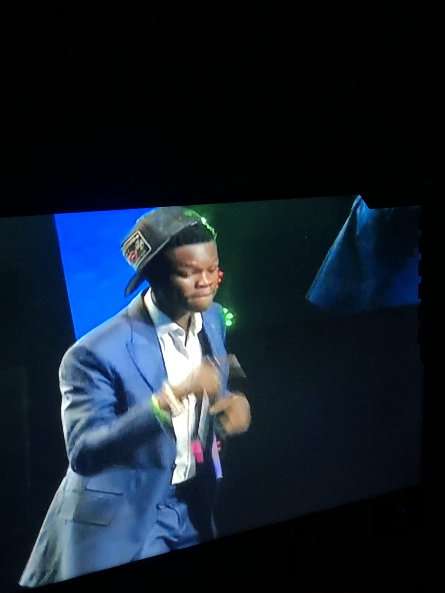 dammiedammie35's tweet photo. Which kain style be this again badboy timz😂😂#14thHeadies https://t.co/wVPeeTyDLZ