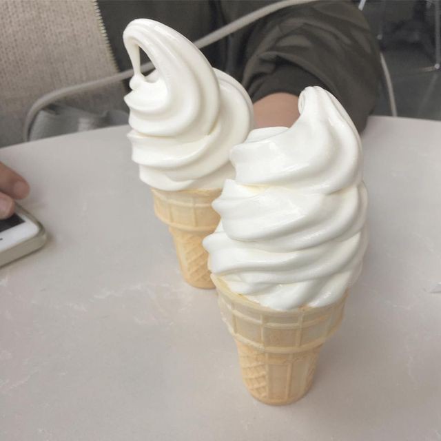 weaestrally's tweet photo. ゅִ ¡ 🔮 / ๋ 𝗐𝖾 : re _ ⭒ ﹫. æs : 𝘁𝗿𝗮𝗹𝗹𝘆 ✰ 𝕦𝕡 ,, 𝕕𝕒 ꜜ te % #IceCreamEvent #𝗧𝗲𝗮𝗺Vainilla
Nuestra bonita Kokoro antes de ir a trabajar fue con su bonito novio a comer un par de helados por el evento de las chicas! https://t.co/HXZGOjcDqy