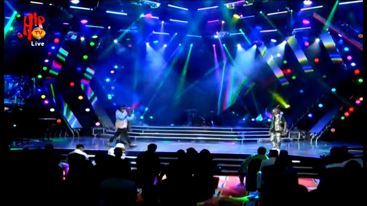 eugenezy's tweet photo. DJ Neptune, Joeboy and Laycon performing Nobody #14thHeadies https://t.co/LlgMhSr6Rn