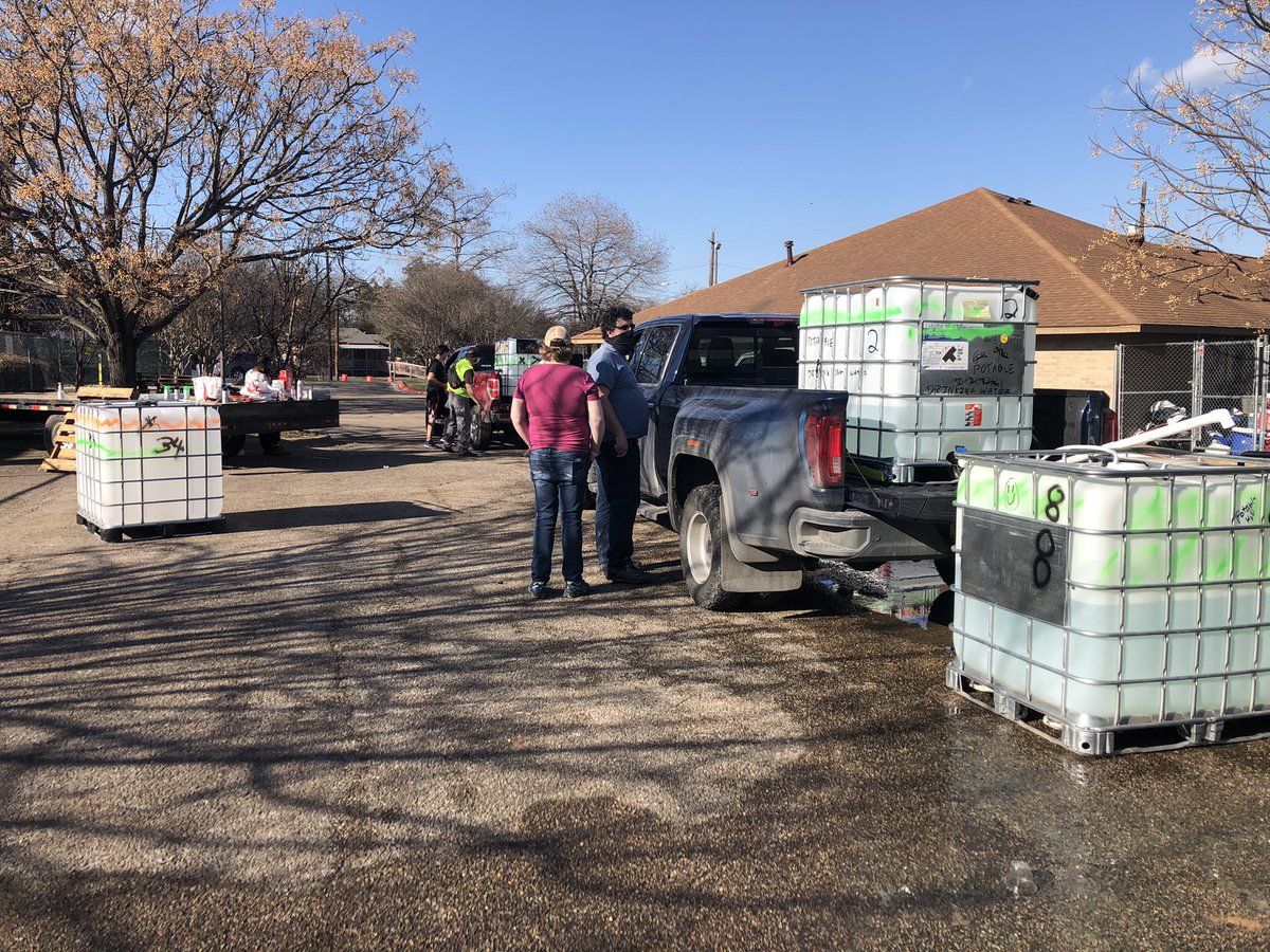 austintribune's tweet photo. Over 10,000 gallons of drinking water were sent out from our location today. It’s been a full day and everyone out here has been positive, motivated, and absolutely killing it.

#AustinWater #TexasStrong #Austin #ATX #atxwater #TexasBlackout #TexansHelpingTexans #TexasRebuilds https://t.co/VQtaYRHE7W