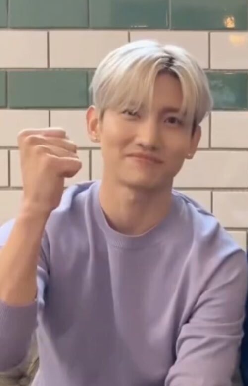 Cute_Changmin18's tweet photo. チャンミンおはよう✨
スペシャルDJチャンミン誕生だね
月曜日にやる気と元気をくれるチャンミン
頑張りましょう!楽しみましょう♬。.
#MAX_CHANGMIN #チャンミン
#AllThatLove_for_Changmin
#최강창민 #東方神起 #TVXQ
#Chocolate https://t.co/iUGIXN5wyJ