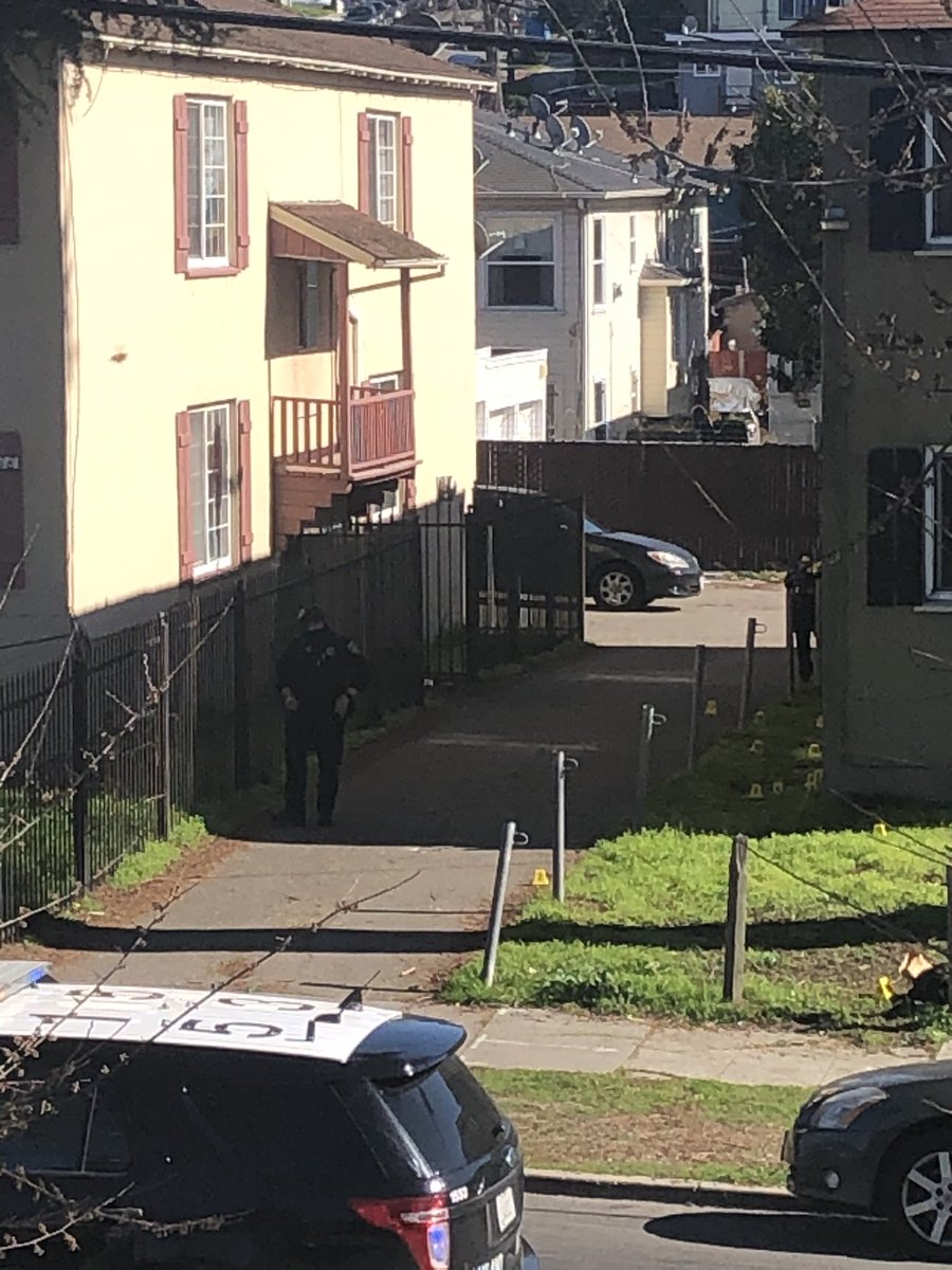 frogavenger's tweet photo. @oaklandpoliceca what’s going on on High street between San Carlos and Courtland? I heard the shots and I see the officers investigating, was it a drive by? https://t.co/L9IioztPXO