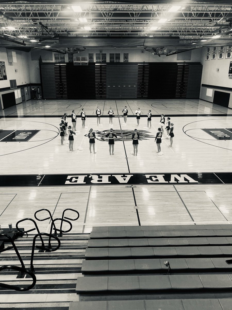 LinnMarPoms's tweet photo. ‼️Spirit of the Midwest Regional Results:
💥1st Place Large Varsity Pom
💥2nd Place Large Varsity Jazz

Beyond proud of this team of 22 who keep pushing themselves to be their best during one tough year! 🖤

#rememberthename https://t.co/EbmqPLG82D