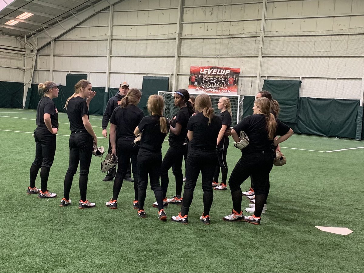 simcox06's tweet image. Grateful for this team and coach’s! @bandits_06 🧡🖤
@CoachScibelli