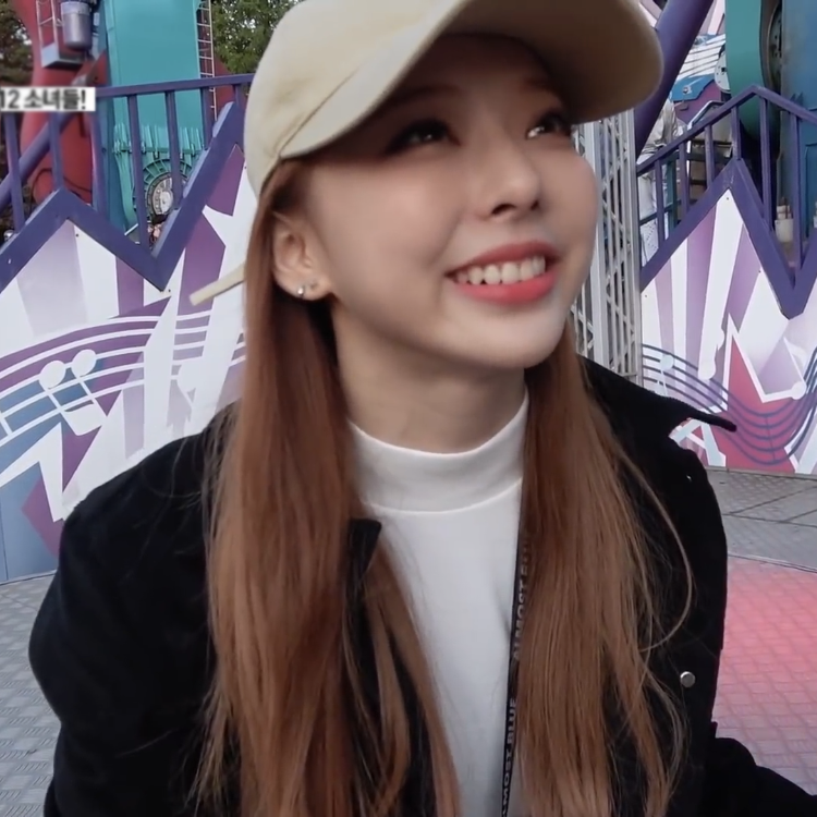 vivihourly's tweet image. #VIVI 
[♡] 
@loonatheworld