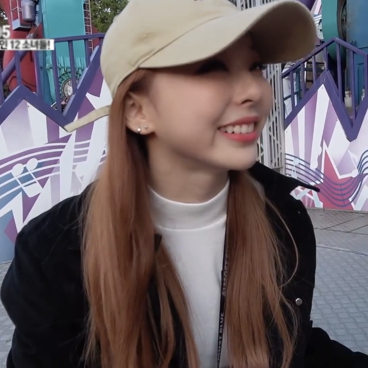 vivihourly's tweet image. #VIVI 
[♡] 
@loonatheworld