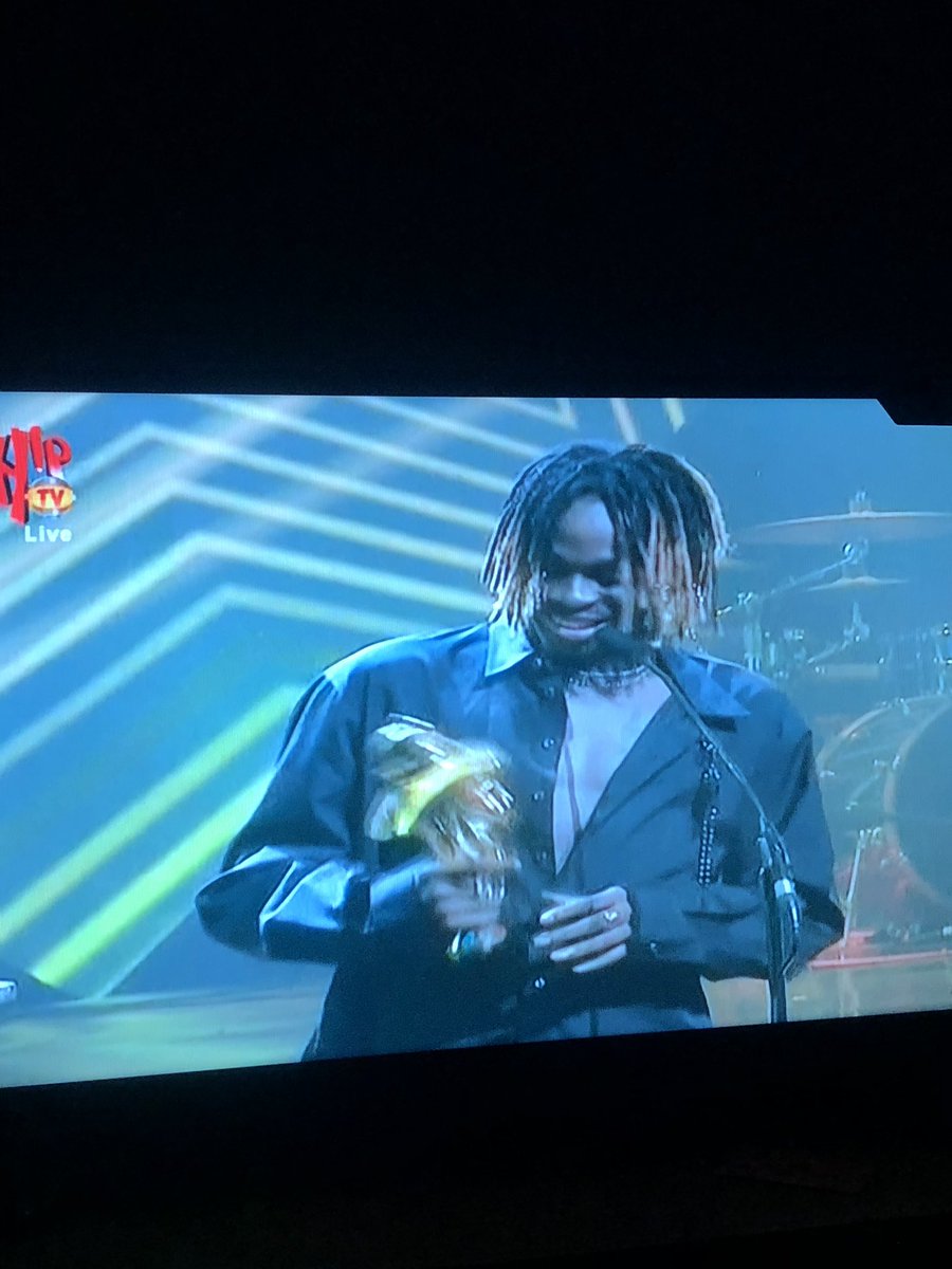 dammiedammie35's tweet photo. Best Rnb album goes to Fireboy , the second award tonight 😭😍🔥🥇🥇 #14thHeadies https://t.co/lhVC6i6Dx1