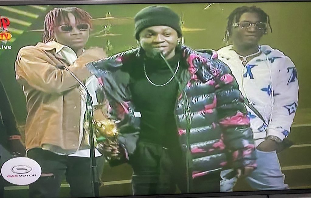 69agencyLtd's tweet photo. Bella Shmurda &amp; Oxlade accompanying Omah Lay to receive the most controversial Category, NEXT RATED category is the energy we need in the industry!!! WOOOOW! #14THHeadies https://t.co/NWdZqgliOj