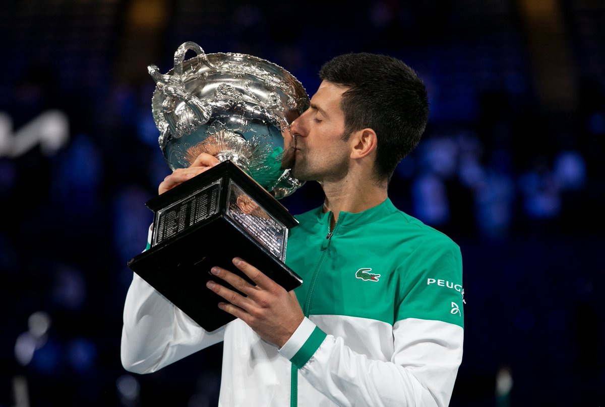 Australian Open: a Medvedev non riesce l’impresa, Novak Djokovic è il Re di Melbourne per la nona volta eurasianews.it/2021/02/21/aus… <a href="/DjokerNole/">Novak Djokovic</a> <a href="/DaniilMedwed/">Daniil Medvedev</a> <a href="/AustralianOpen/">#AusOpen</a>