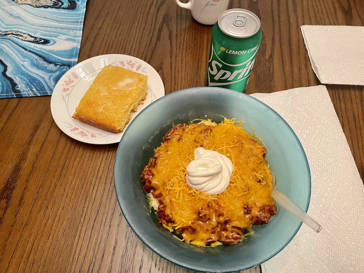 Chili 🌶 and Cornbread 🍞 #SundaySupper 💨⬆️❤️