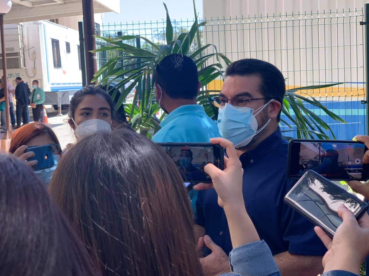 fedaes2021's tweet photo. Fiscal General de la República acude a emitir su voto en elecciones de #FEDAES https://t.co/SJqVKVRGAC