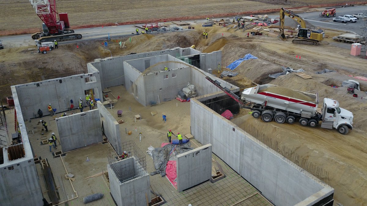 Placed 1,000 tons of rock via stone slinger earlier this month on the extensive basement foundation for the Orem, Utah Temple for The Church of Jesus Christ of Latter Day Saints. Weather permitting, the basement floor will go in this week. @WestlandConstr1 @Ch_JesusChrist https://t.co/1K8TjGP4ym