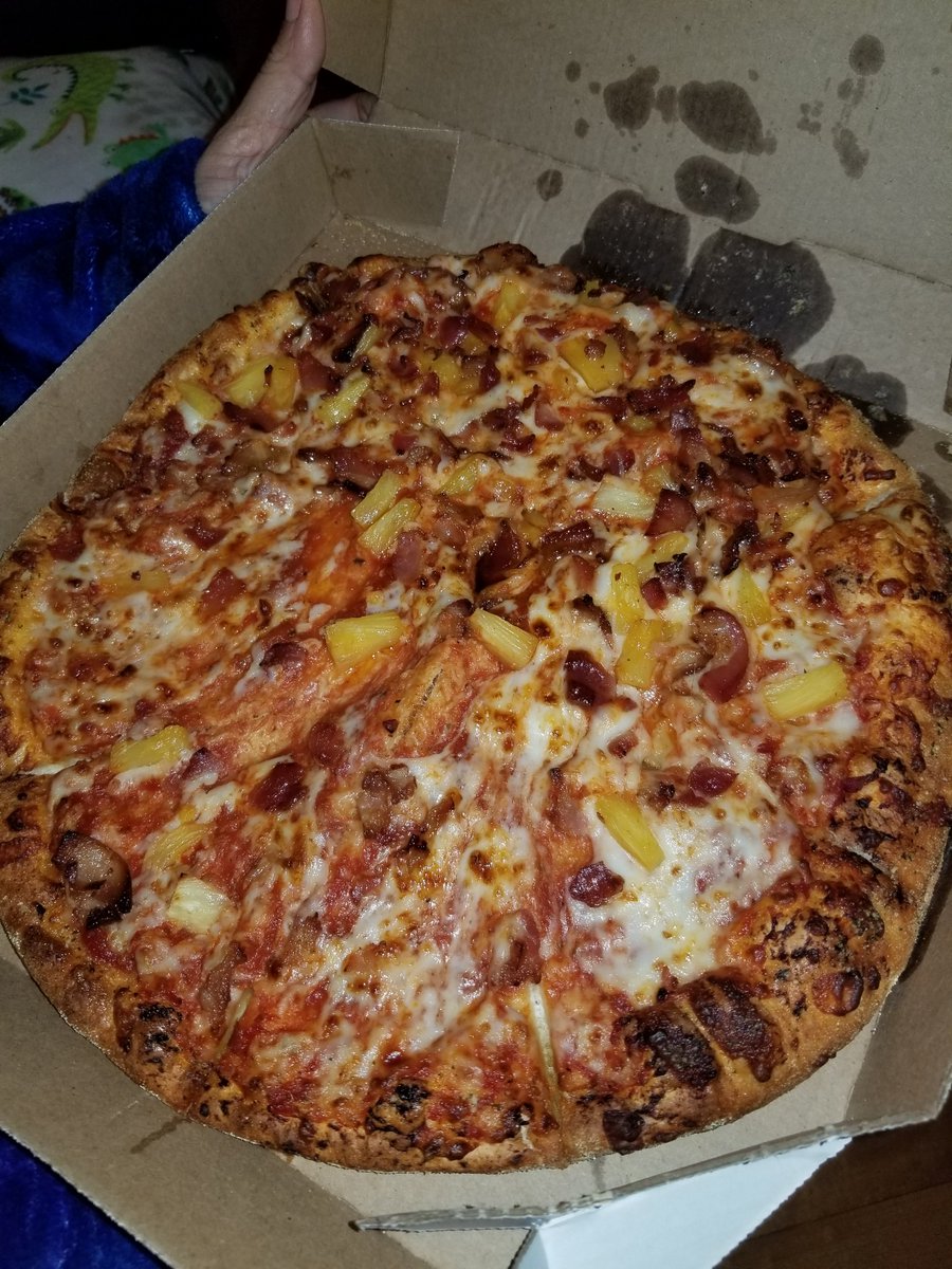 Propire's tweet photo. @dominos So sad. I picked up my pizza in the drive thru and saw it was all disheveled when I got home. Cheese all to one side and kept falling apart. Help! https://t.co/hqWqU1Nzpz