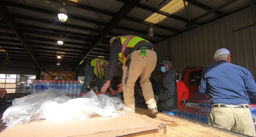 caroline_wset's tweet photo. Volunteers in Phenix getting supplies ready to hand out to people still without power. https://t.co/eQu2ZqDzTQ