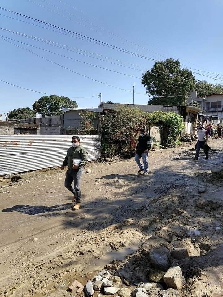 CarlosTorresD7's tweet photo. No existe arma más poderosa para extraer de raíz y eliminar a un sistema conservador, neoliberal y corrupto...👊💪que la organización, la unidad, la disciplina y el amor a tu patria.🇲🇽🇲🇽 

Atzalan de mis amores. https://t.co/6qq9JSvuB1