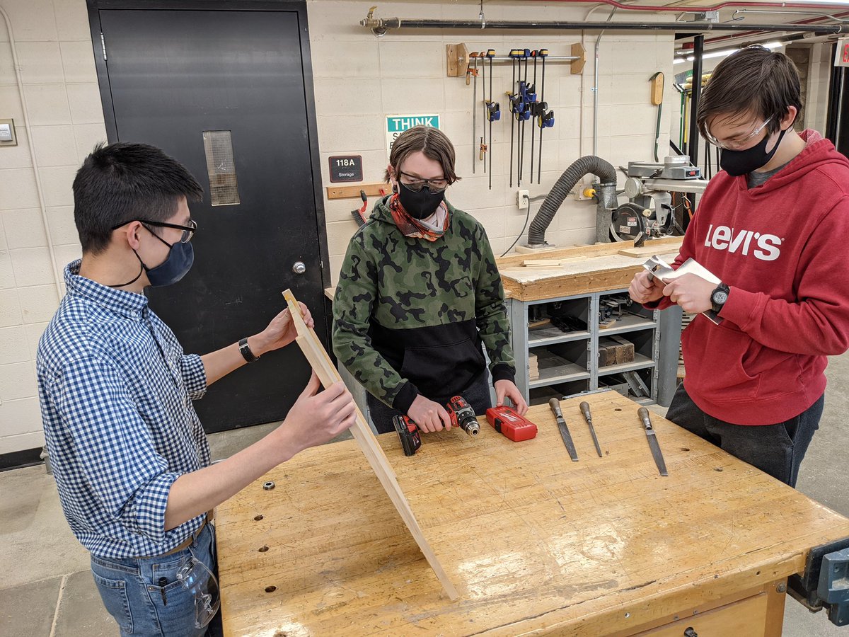 As week six draws to a close, here are a few photos from our FLL and FRC team! Full steam ahead into week seven!