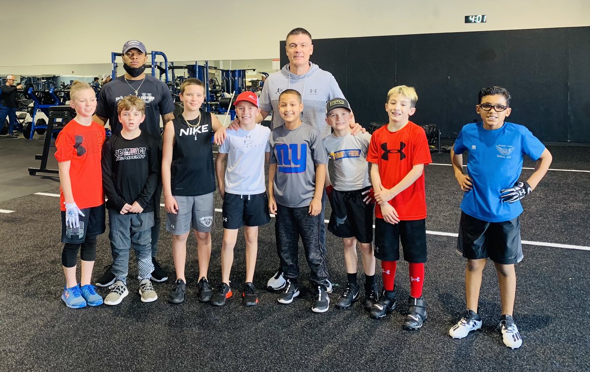 QBimpact's tweet photo. #TinyGuns Sunday Throwing session with Coaches @CoachGeorge5 and Jared Rayburn

#3StepDropFundamentals #QBi #Balance #Carriage #Discipline  @DeeganBrakebill @DevinChatman09 https://t.co/QQvh4FwP8C