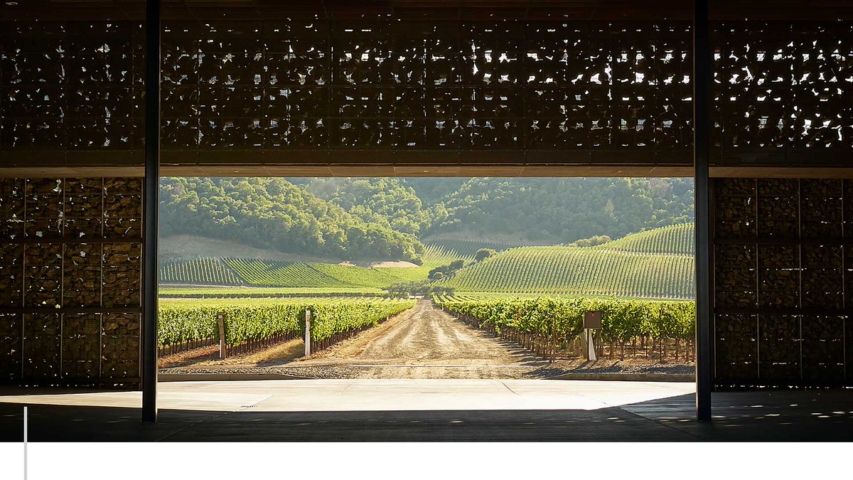 Speedmaster72's tweet image. #brutalmonday 
Herzog &amp;amp; de Meuron: Bodegas Dominus (Yountville. 1998).

El clima en el valle de Napa es extremo: muy caluroso de día, muy frío de noche. Se usaron gaviones para crear diferentes grados de transparencia y matizar así el paso de la luz y aislar del calor y el frío.