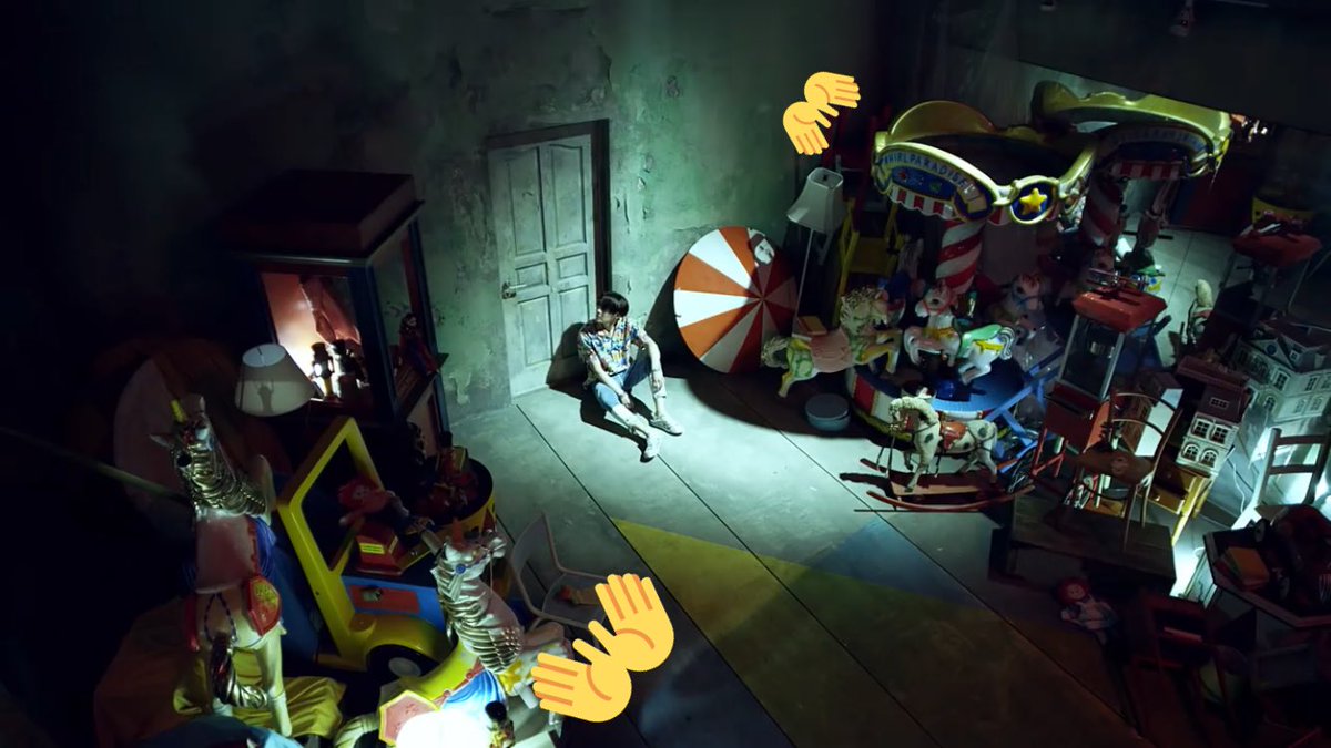 spidergukie's tweet image. O CENÁRIO DO HOBI EM FAKE LOVE SÓ TEM ARTIGOS DE &amp;gt;&amp;gt;CIRCO&amp;lt;&amp;lt; E ESSAS FOTOS SAÍRAM DOS MENINOS CALMA EU TO FICANDO PARANÓICO BIGHIT VEM AQUI