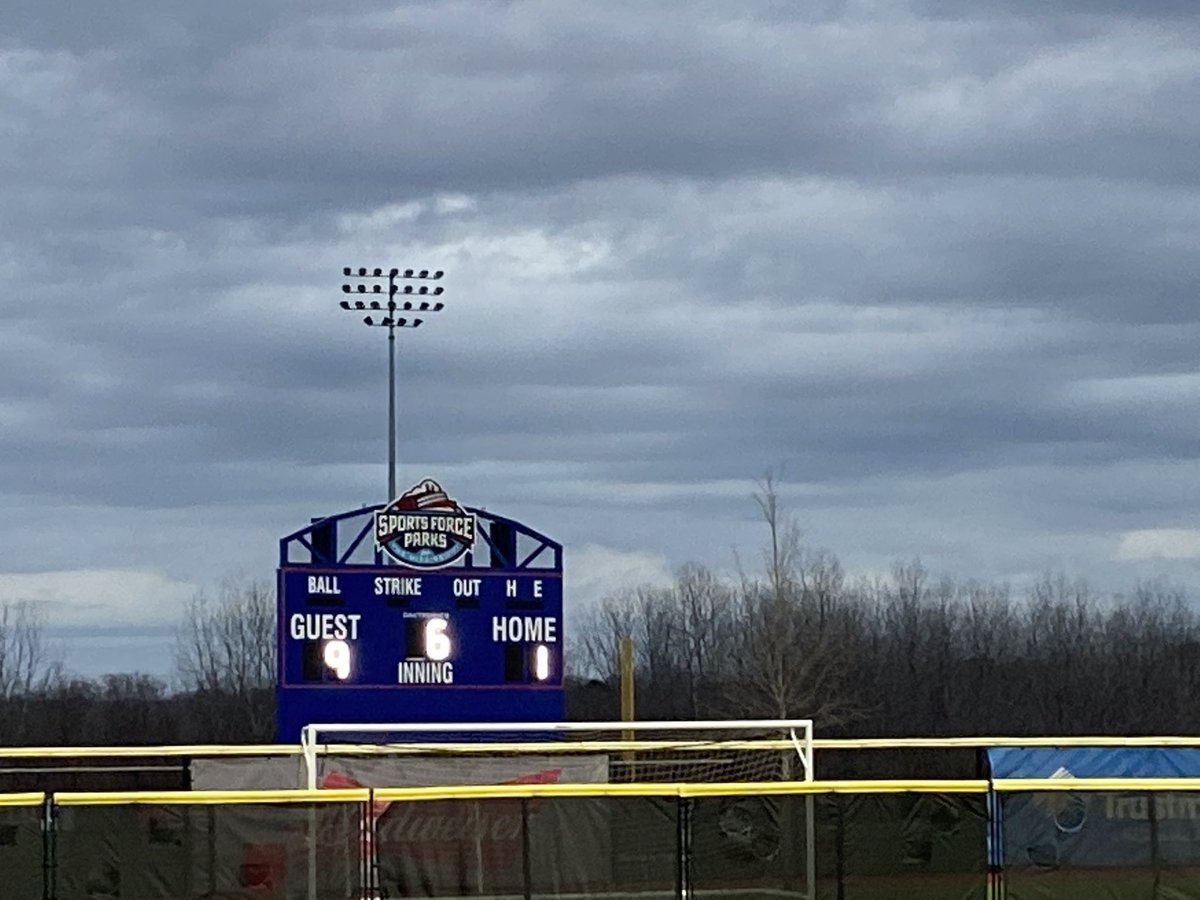 EIU_Softball's tweet photo. Game 2 goes 9-1 in 6!

Cravens, Stahlhut, and Burton homer for a total of 6 on the day! 💣 

Price and Cammon combine for a stellar pitching performance! A good first day for the Panthers! 💙 https://t.co/HoQ0MlJTGD