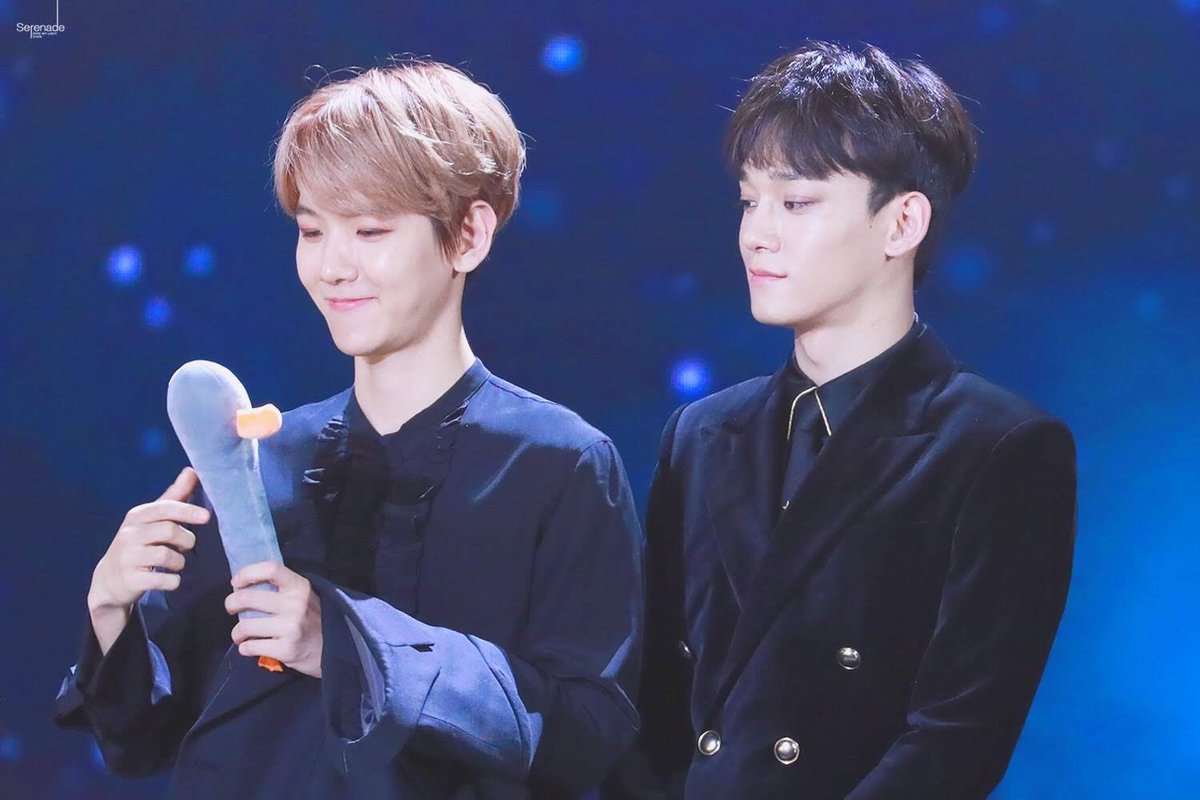 170114: Baekhyun making smile Jongdae at GDA