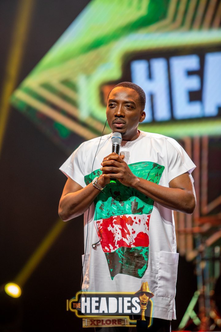 Reactions As Bovi Pays Tribute To #EndSARs With Outfit To 14th Headies